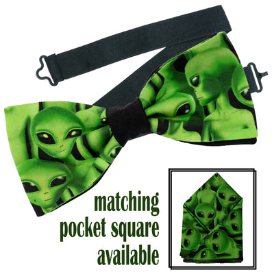 Great Design covered in little green men!  Handmade bow tie & pocket square.  The bow tie is on a black sliding ribbon. The pocket square is  25 cmx 25 cm, pre-tied so just pop it straight in your pocket. Handmade from 100% Cotton
