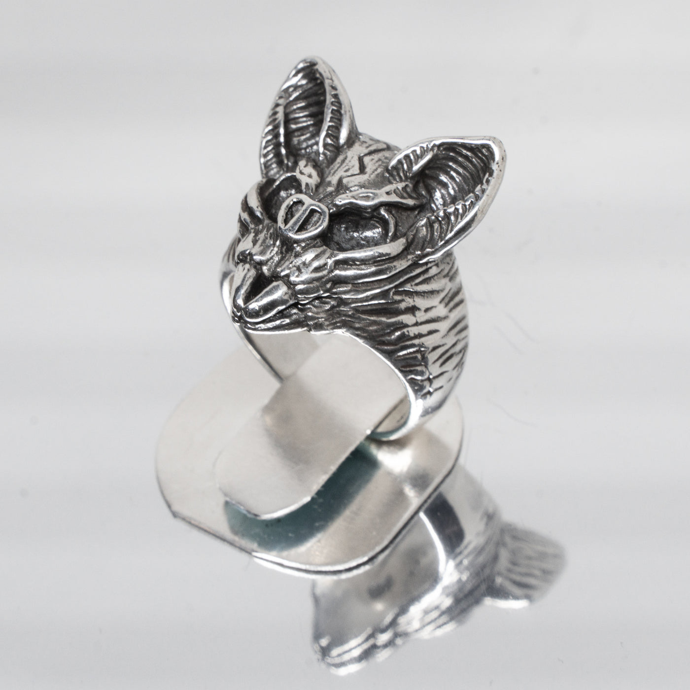 Bat Head 925 solid sterling silver ring, great detailing. Available in size M - Z+5 although we can make it any size for you just ask.  The bat ears are sticking straight up, he's ready for action! Great detailing on the fur & facial features
