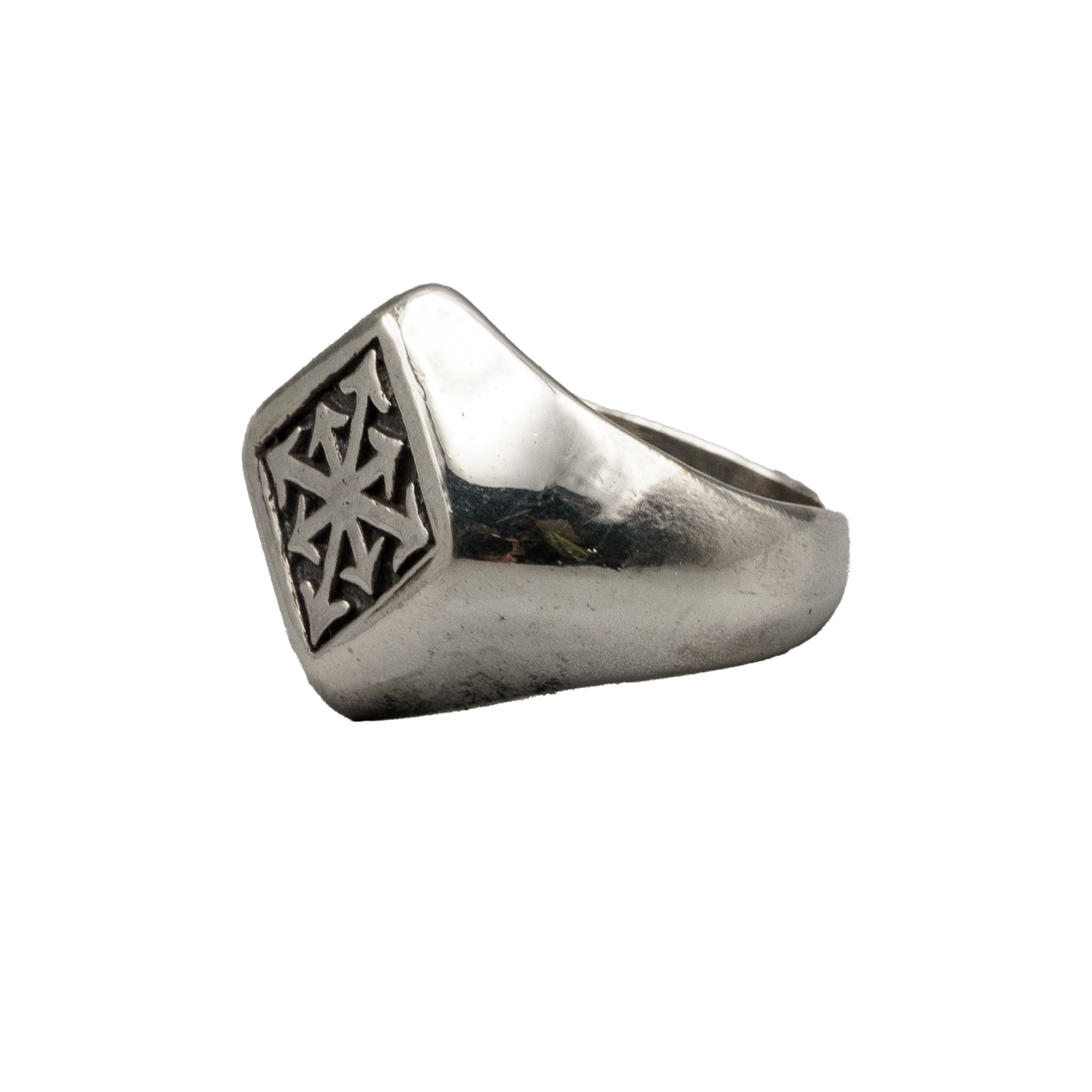 925 solid sterling silver signet ring with a chaos star symbol.  The symbol consists of 8 arrows in a radial pattern. M to Z+5 sizes available