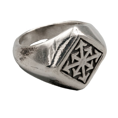 925 solid sterling silver signet ring with a chaos star symbol.  The symbol consists of 8 arrows in a radial pattern. M to Z+5 sizes available