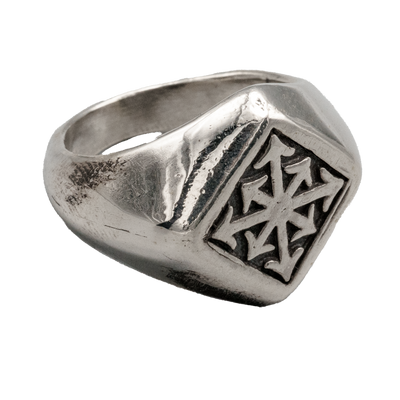 925 solid sterling silver signet ring with a chaos star symbol.  The symbol consists of 8 arrows in a radial pattern. M to Z+5 sizes available