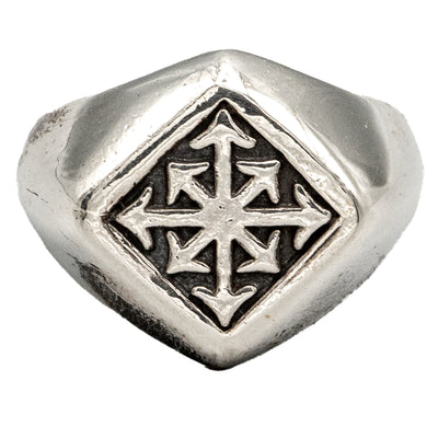 925 solid sterling silver signet ring with a chaos star symbol.  The symbol consists of 8 arrows in a radial pattern. M to Z+5 sizes available