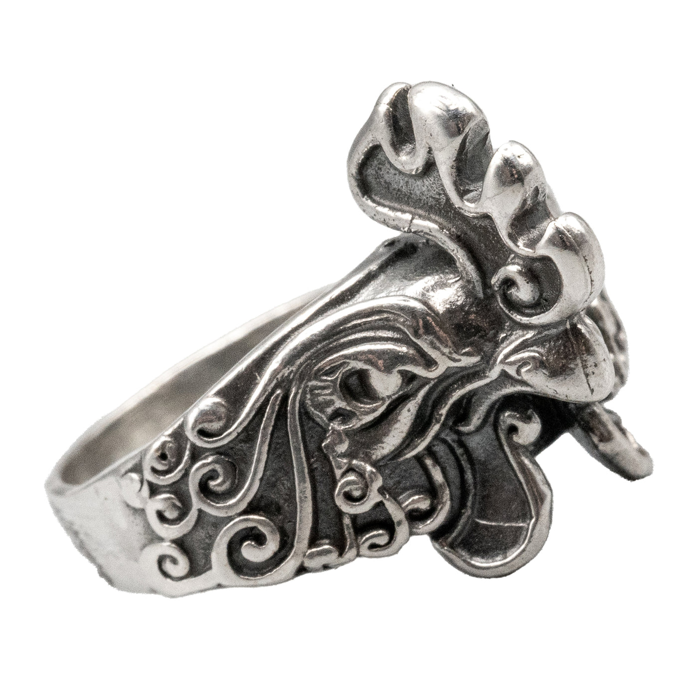 Lovely detailing on our chicken head ring made from 925 sterling silver.  Available in sizes J-Z other sizes available on request