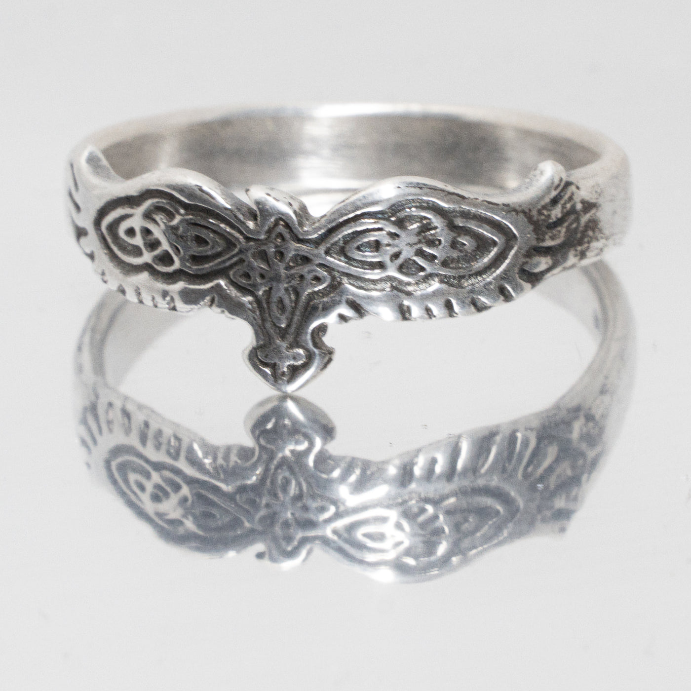 Celtic raven ring made from 925 sterling silver. A great ring with celtic knotwork throughout the wings and body. Subtle ring, looks lovely on.