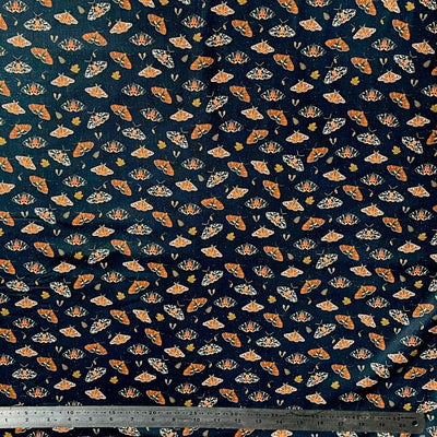 Beautiful fabric covered in tiger moths in various positions with acorns & leaves dotted around.  100% cotton fabric handmade headband