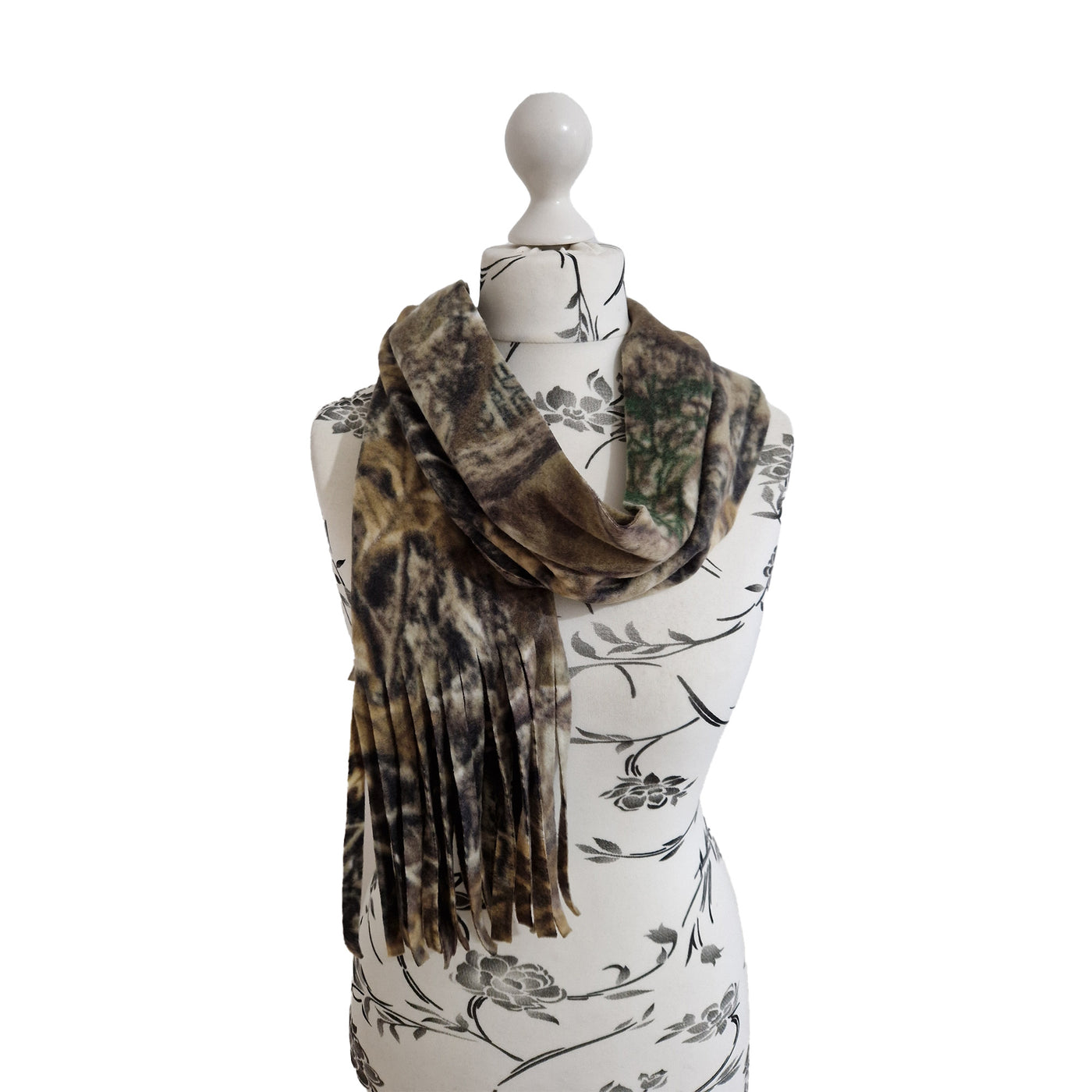 Realistic Tree design scarf handmade from anti pill polar fleece approx. 180 x 28cm.  This design has oak trees, leaves, branches & foliage, lovely design and keeps you toasty warm
