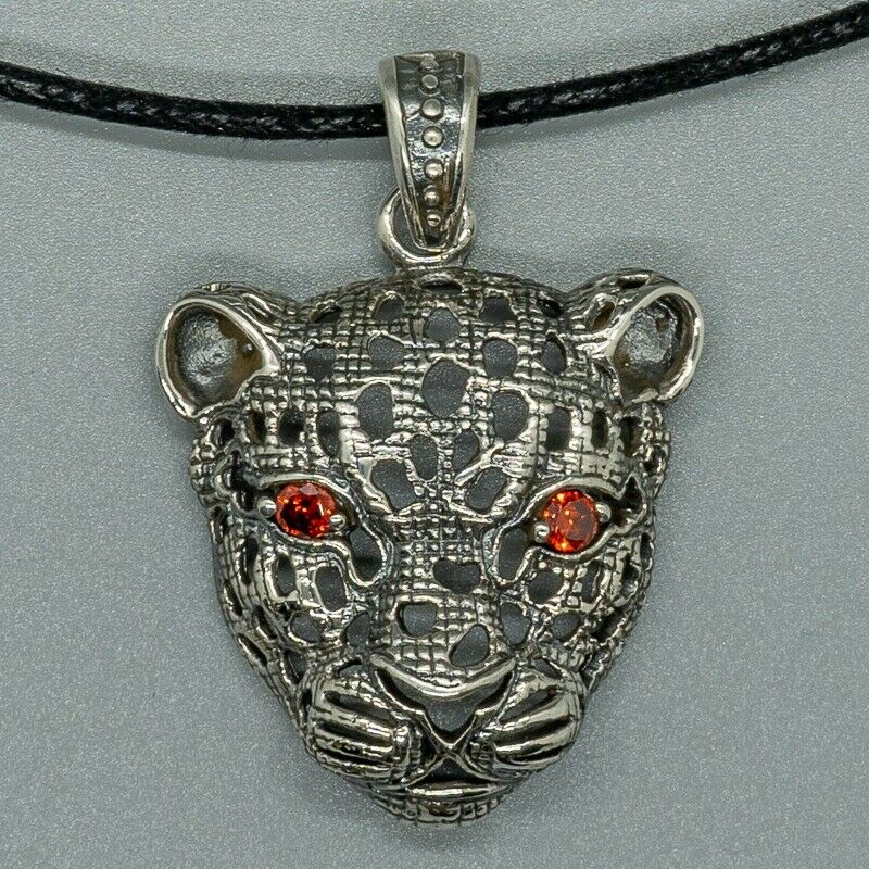 Leopard 925 silver Pendant with red garnet eyes