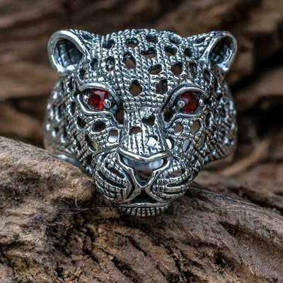 Leopard Head Ring .925 silver with Red Garnet Eyes